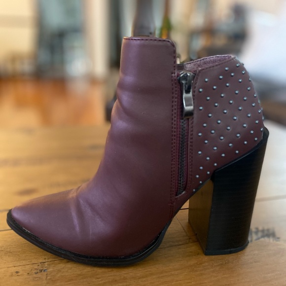 Justfab bootie. Burgundy . Worn. Edgy bootie. - Picture 5 of 6